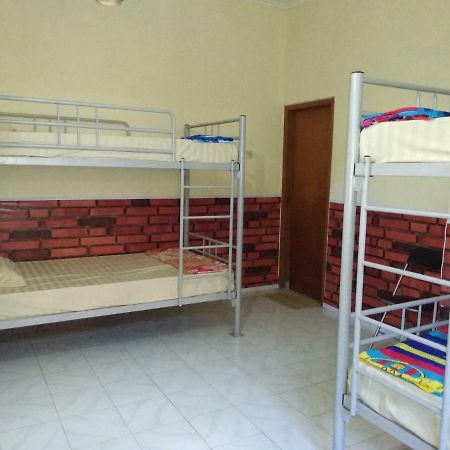 Szabrian Hostel Denpasa Buitenkant foto