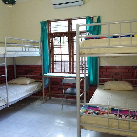 Szabrian Hostel Denpasa Buitenkant foto