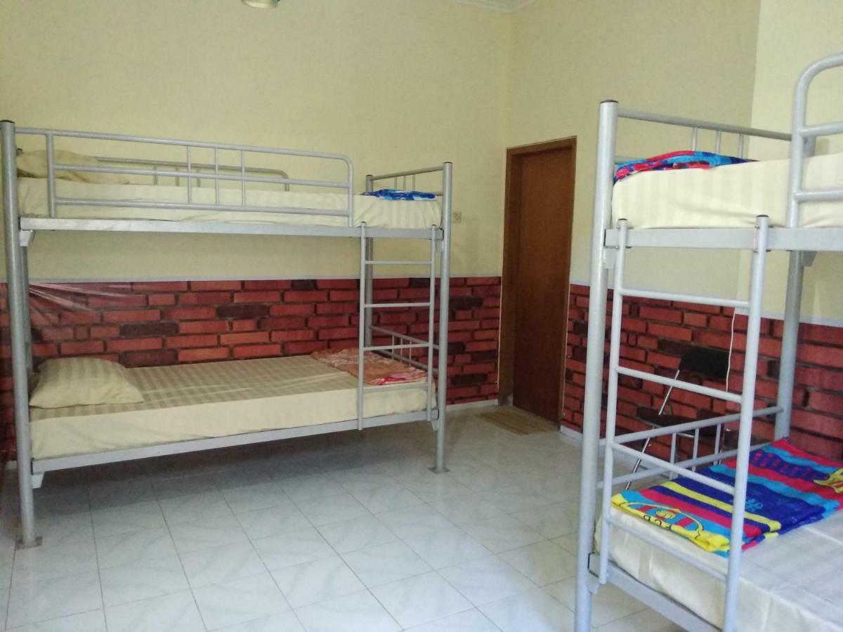 Szabrian Hostel Denpasa Buitenkant foto