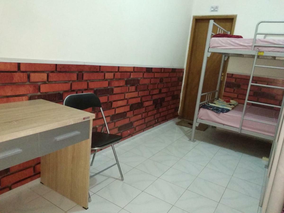 Szabrian Hostel Denpasa Buitenkant foto