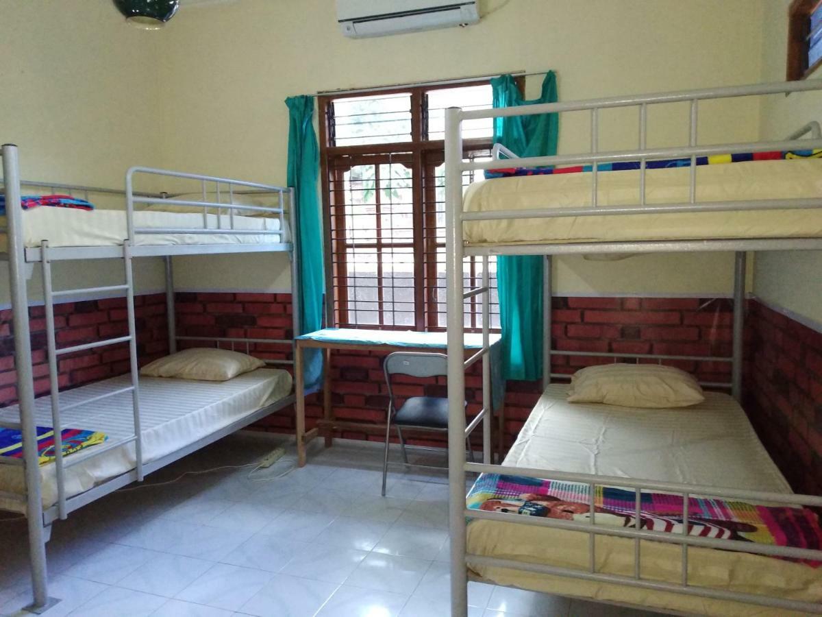 Szabrian Hostel Denpasa Buitenkant foto