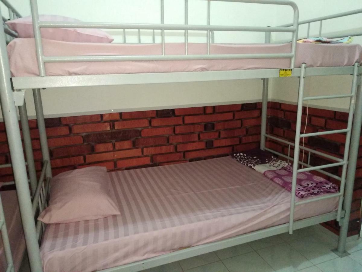 Szabrian Hostel Denpasa Buitenkant foto